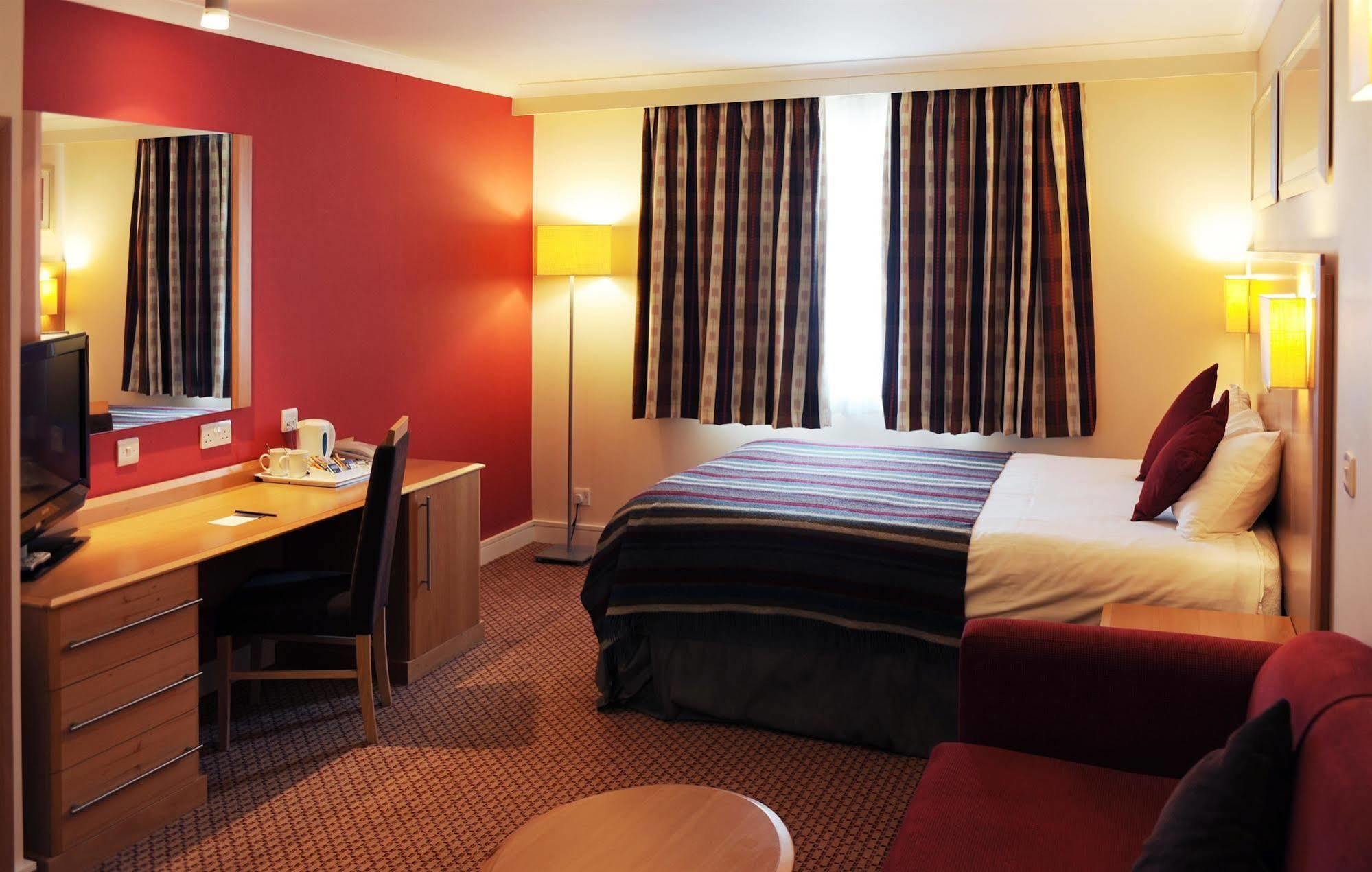 Village Hotel Manchester ไฮด์ ภายนอก รูปภาพ